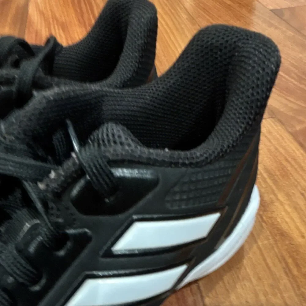 adidas Black/White Kids Baseball Softball Cleats size 1.5